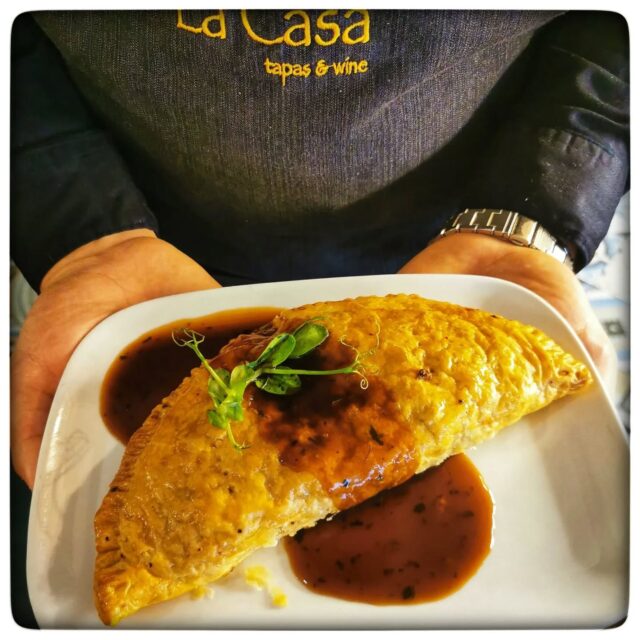It's Sunday again. ❤️

Here are just a few of our Chef Specials for the weekend. ⏬
A delicious Tapa - Beef Mince Empanada with homemade gravy.

A tantalising Dessert - Italian Meringue with Vanilla Icecream, Almond & Chocolate flakes.

Our Tapas menu is available all day from 1pm. 😋

https://www.lacasatapas.ie/reservations/ link is in the bio. 
Call or WhatsApp us on  087 440 5546

#Mayo2025 #foodlovers #claremorris #westofireland #atasteofspaininmayo #TapasPlates #Tapas #allirelanddramafinals #tapasrestaurant
#communitysupport #bestnewcomerinmayo